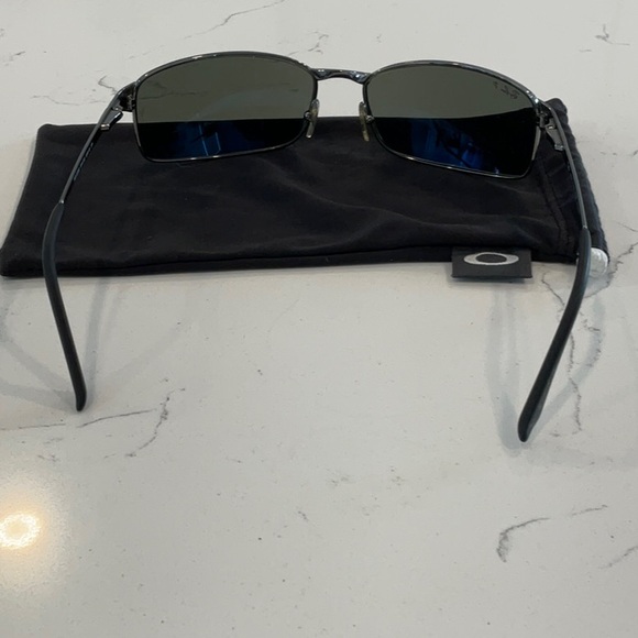 Like new Ray-Ban polarized sunglasses - Picture 2 of 6
